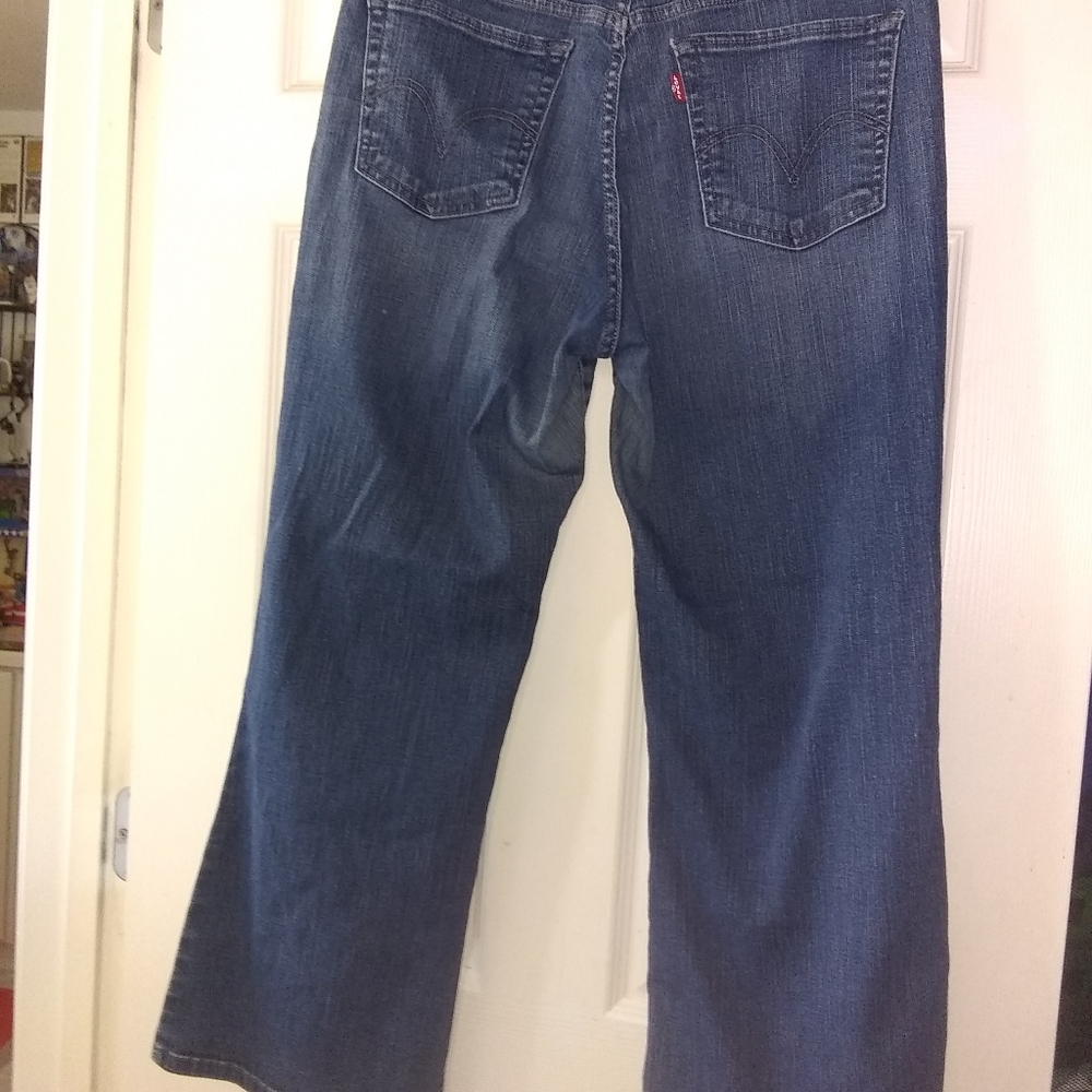 Levi's Women's Perfectly Slimming 512 Bootcut Jean - Picture 4 of 8